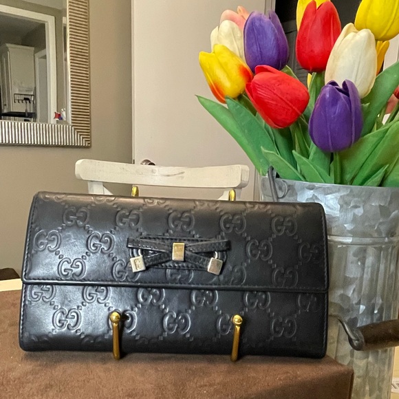 Gucci black leather Guccisimo trifold wallet with blk leather & gold tipped bow - Picture 1 of 15